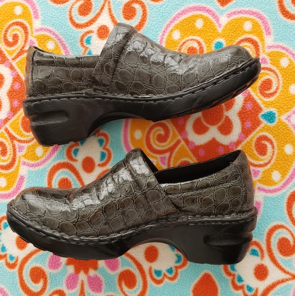 Boc Gray Alligator Pattern Clogs - image 1